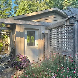  Holiday home Get-a-way Retreat Self-contained Hike/bike. Canada