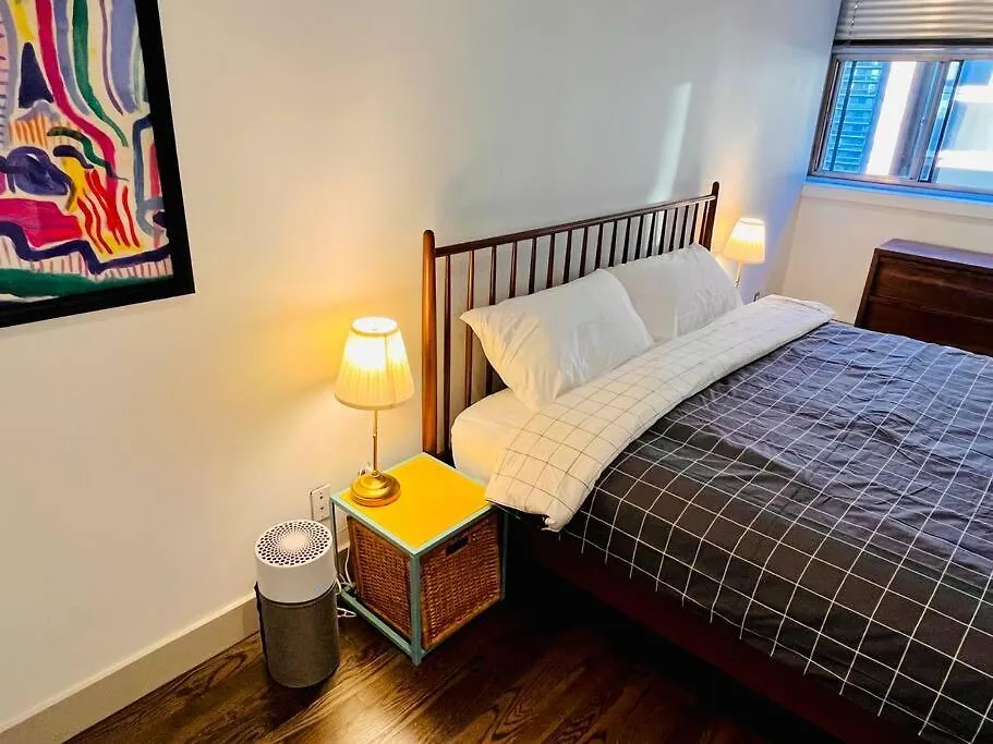 Sunny Penthouse On 17Th Ave, 1 Bedroom, 1 Loft Bed With Ladder, 1 Sofa Bed, Sleeps 6, Downtown Calgary 0*,
